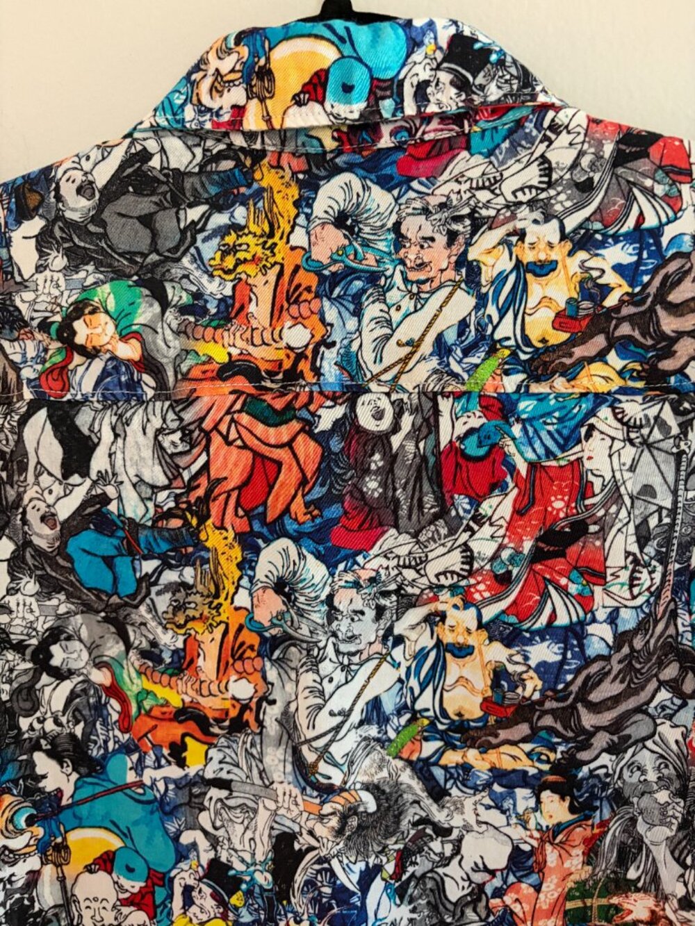 Robert Graham Men’s Medium Classic Fit Japanese Art Graphic Print Button Shirt - Picture 6 of 7